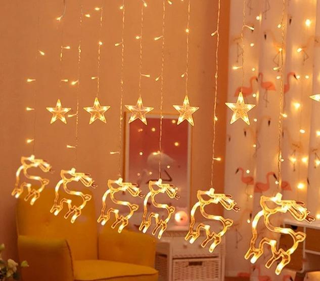 Guirlandes électriques de Noël suspendues